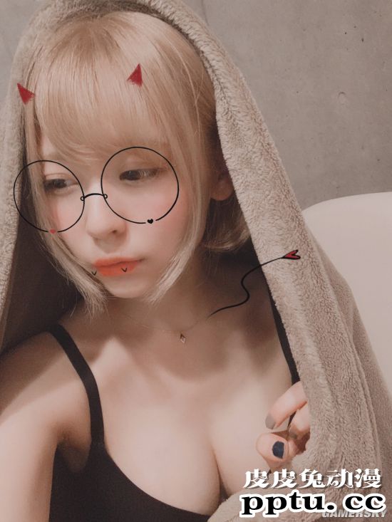 可爱大胆的童颜樱花妹 白皙嫩妹小日向结衣