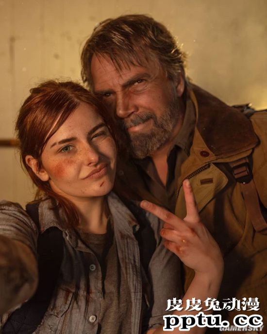 《最后生还者2》艾莉COS 与乔尔合影神还原