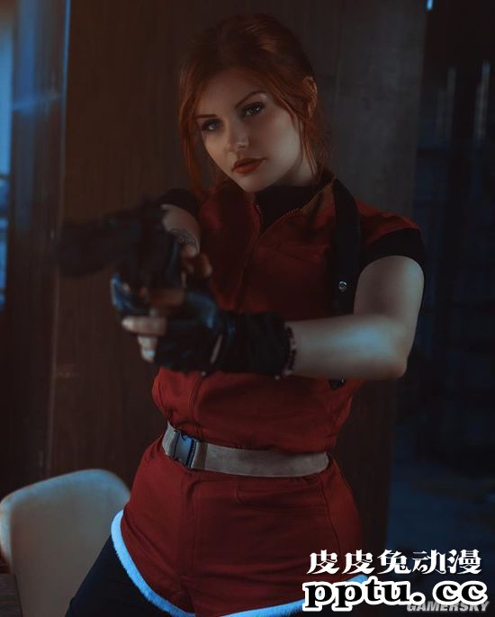 《最后生还者2》艾莉COS 与乔尔合影神还原