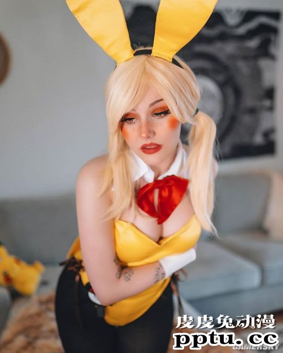 《最后生还者2》艾莉COS 与乔尔合影神还原