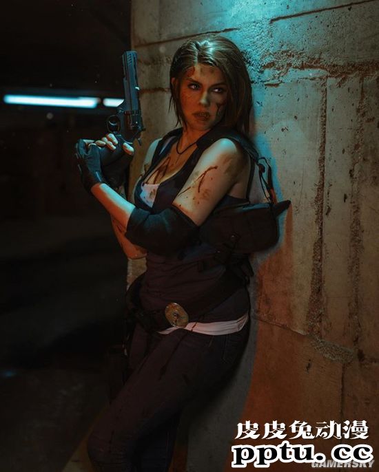 《最后生还者2》艾莉COS 与乔尔合影神还原