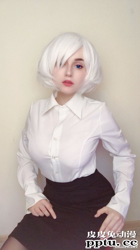 俄妹COS职业OL版2B小姐姐 战斗机器变办公室女秘书