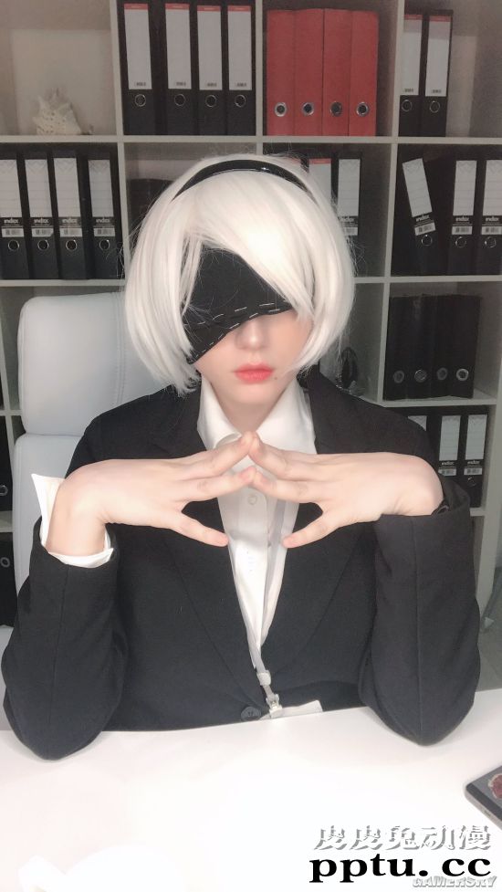 俄妹COS职业OL版2B小姐姐 战斗机器变办公室女秘书