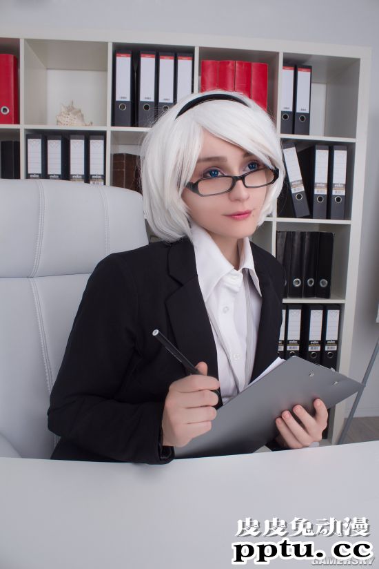 俄妹COS职业OL版2B小姐姐 战斗机器变办公室女秘书