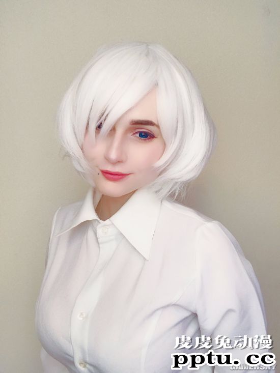 俄妹COS职业OL版2B小姐姐 战斗机器变办公室女秘书