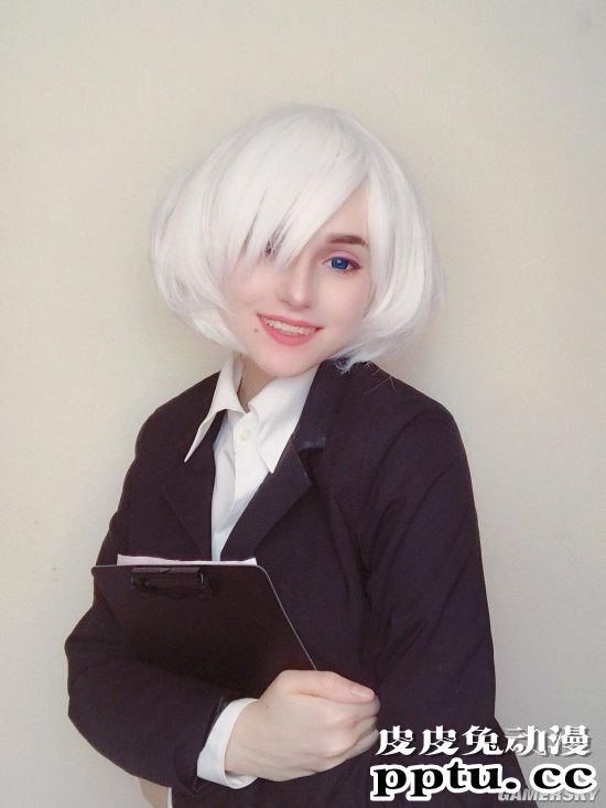 俄妹COS职业OL版2B小姐姐 战斗机器变办公室女秘书
