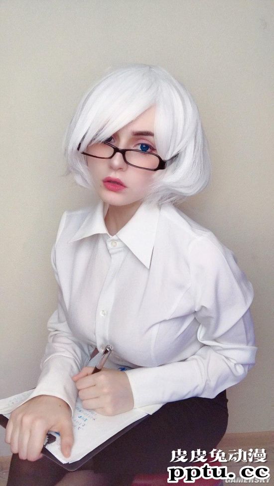 俄妹COS职业OL版2B小姐姐 战斗机器变办公室女秘书