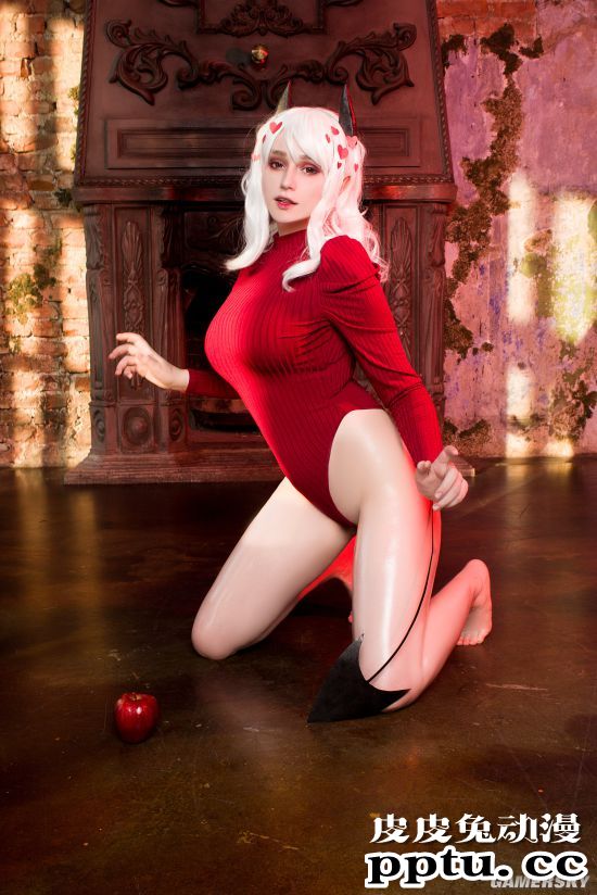 俄妹COS职业OL版2B小姐姐 战斗机器变办公室女秘书