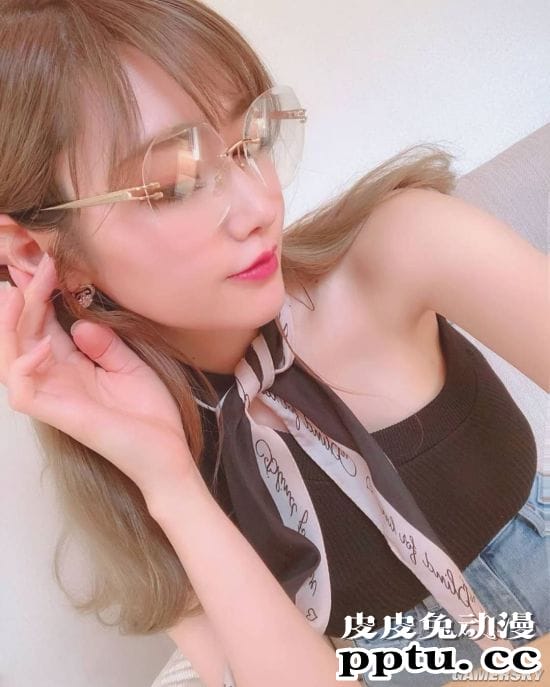 30多岁却长着一张娃娃脸 蜂腰长腿的混血御姐Kika-皮皮兔动漫