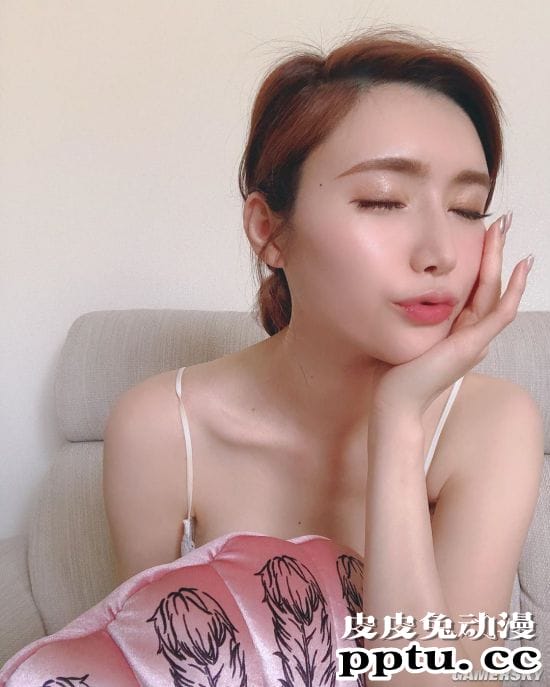 30多岁却长着一张娃娃脸 蜂腰长腿的混血御姐Kika