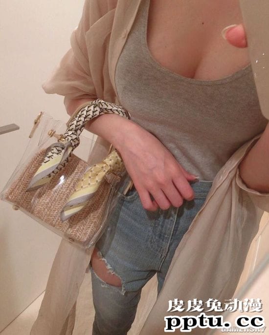 30多岁却长着一张娃娃脸 蜂腰长腿的混血御姐Kika