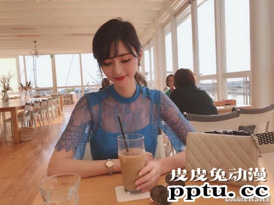 30多岁却长着一张娃娃脸 蜂腰长腿的混血御姐Kika