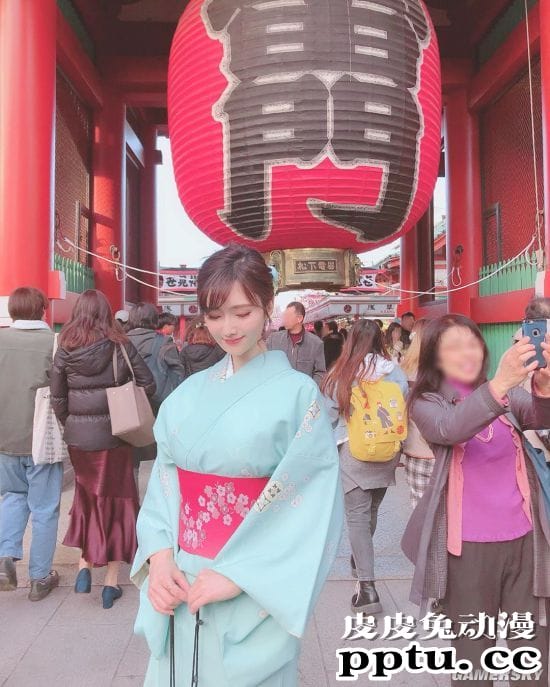 30多岁却长着一张娃娃脸 蜂腰长腿的混血御姐Kika