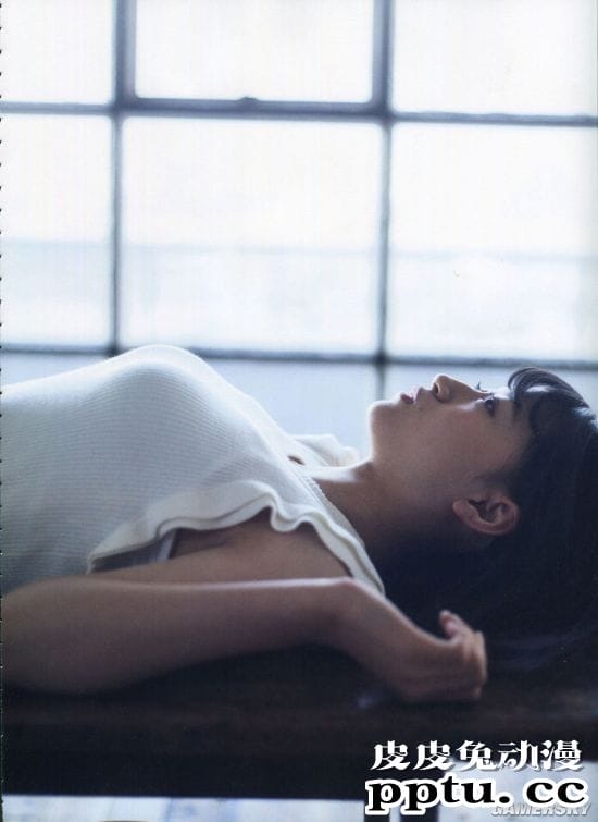 上身惊艳到肩颈酸痛 偶像界首席写真皇后上西怜