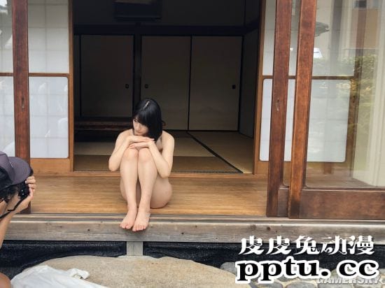 上身惊艳到肩颈酸痛 偶像界首席写真皇后上西怜