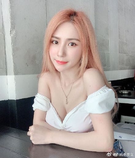 超辣人妻令人艳羡 马来西亚网红josephy_li姗姗