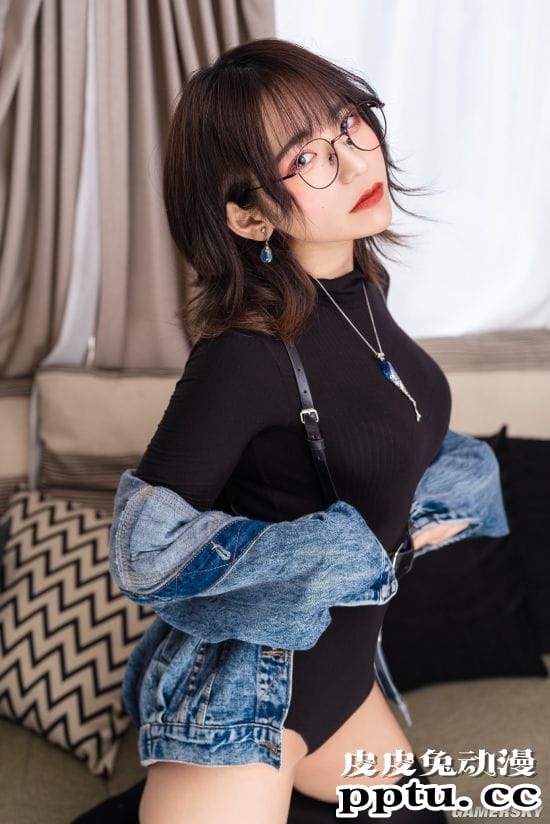 泳装激赞的短发樱花妹 小露光滑美腿的日本COSER九重 はる-皮皮兔动漫