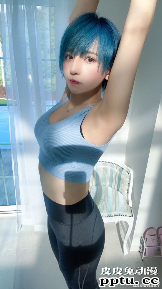 泳装激赞的短发樱花妹 小露光滑美腿的日本COSER九重 はる