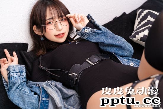 泳装激赞的短发樱花妹 小露光滑美腿的日本COSER九重 はる