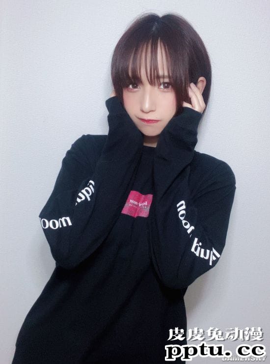 泳装激赞的短发樱花妹 小露光滑美腿的日本COSER九重 はる