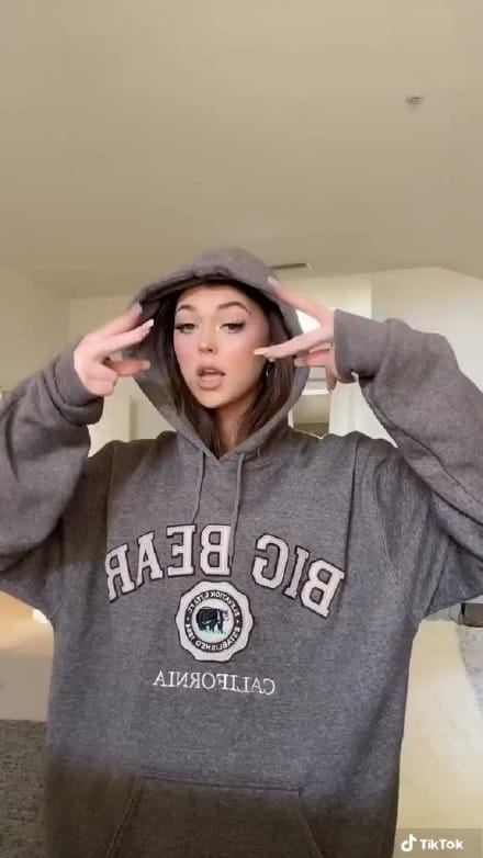 可能是最喜欢吐舌头的网红 TikTok粉丝第一的loren gray