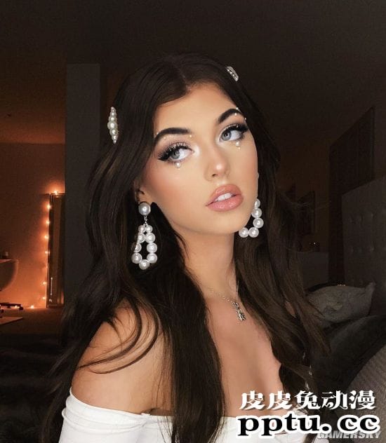 可能是最喜欢吐舌头的网红 TikTok粉丝第一的loren gray
