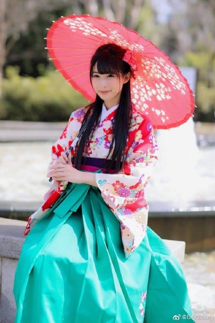 超越业界的正妹模特真岛なおみ 八月节日限定扮装