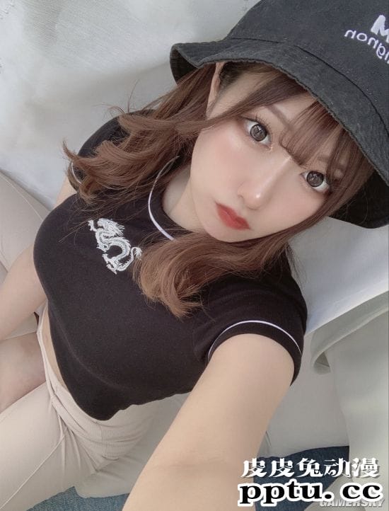 白肤美腿身材极好 曲线迷人的19岁樱花嫩妹Ruchiko