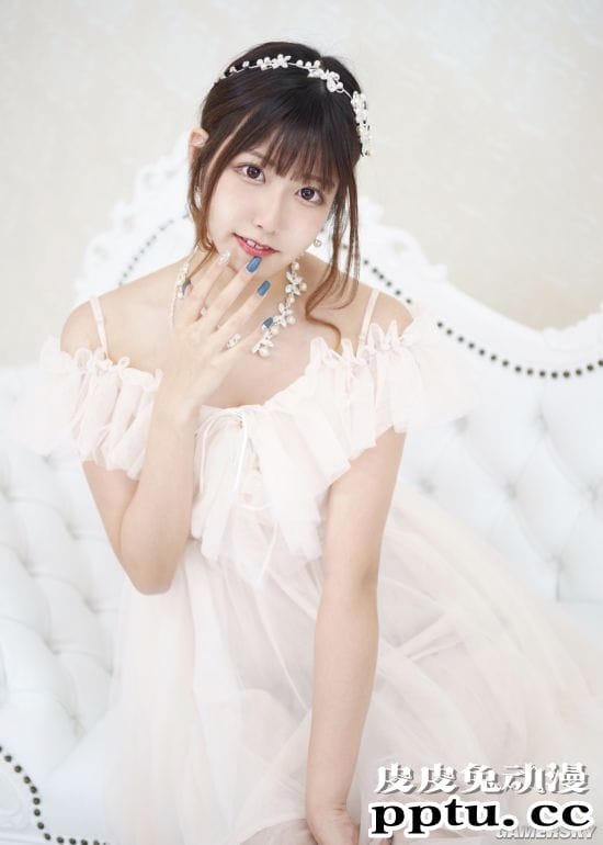 白肤美腿身材极好 曲线迷人的19岁樱花嫩妹Ruchiko