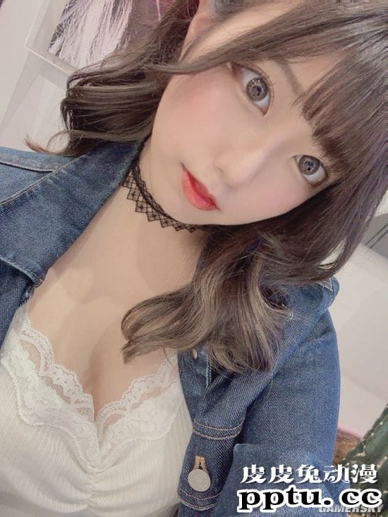 白肤美腿身材极好 曲线迷人的19岁樱花嫩妹Ruchiko