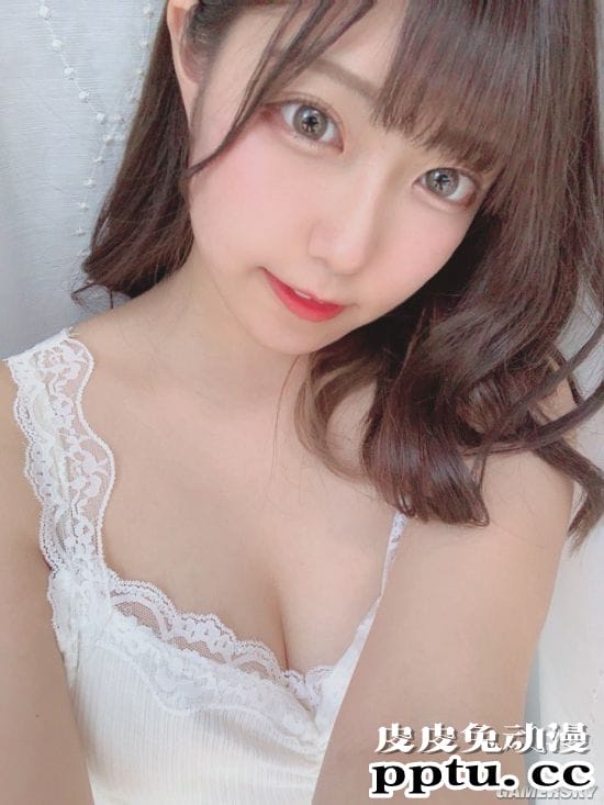 白肤美腿身材极好 曲线迷人的19岁樱花嫩妹Ruchiko