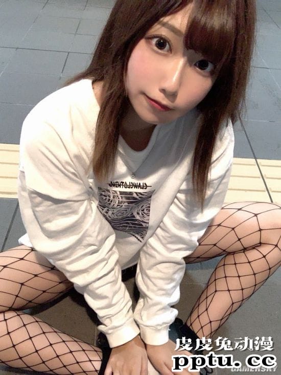 白肤美腿身材极好 曲线迷人的19岁樱花嫩妹Ruchiko