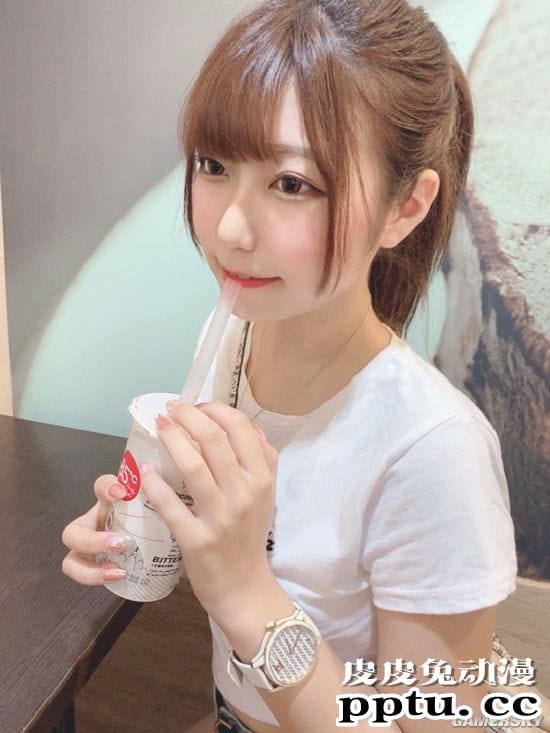 白肤美腿身材极好 曲线迷人的19岁樱花嫩妹Ruchiko