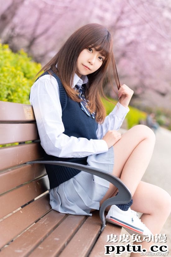 白肤美腿身材极好 曲线迷人的19岁樱花嫩妹Ruchiko