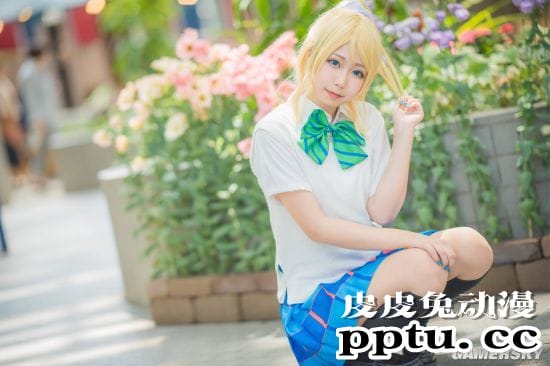 白肤美腿身材极好 曲线迷人的19岁樱花嫩妹Ruchiko