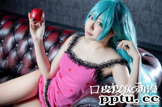 白肤美腿身材极好 曲线迷人的19岁樱花嫩妹Ruchiko