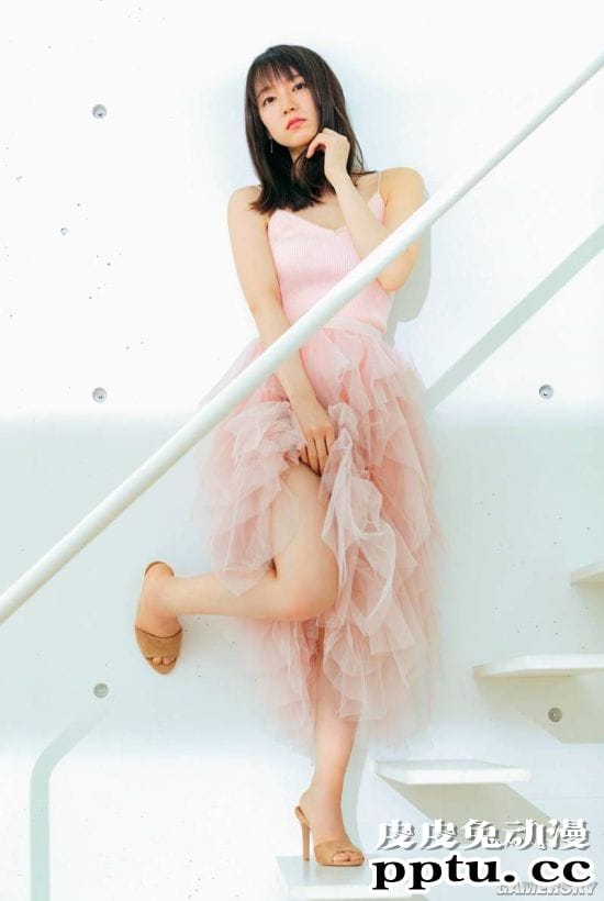 日本写真女星吉冈里帆最新美照 小露香肩的男友视角