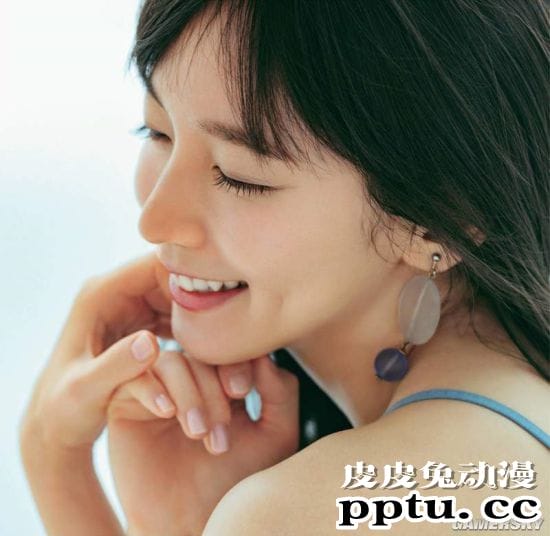 日本写真女星吉冈里帆最新美照 小露香肩的男友视角