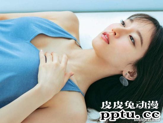日本写真女星吉冈里帆最新美照 小露香肩的男友视角