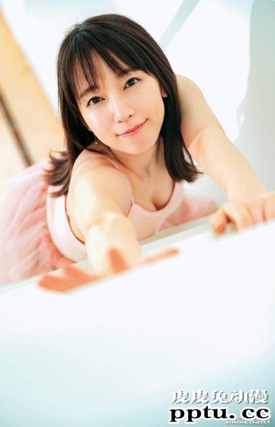 日本写真女星吉冈里帆最新美照 小露香肩的男友视角