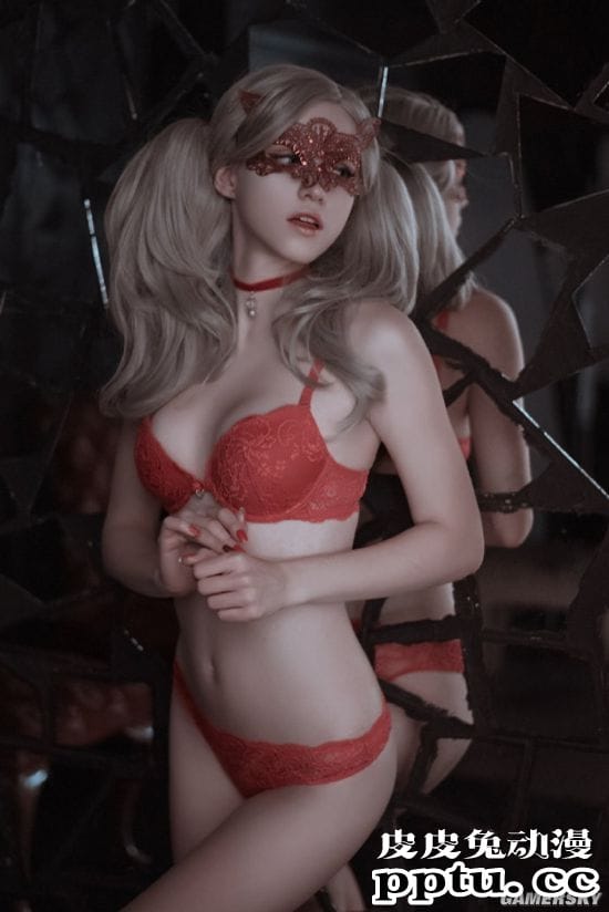 俄妹COS漫威“格温侍” 紧身胶衣性感归来