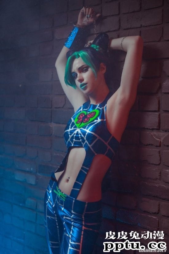 俄妹COS漫威“格温侍” 紧身胶衣性感归来