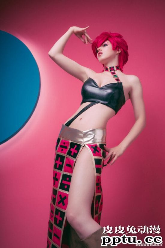 俄妹COS漫威“格温侍” 紧身胶衣性感归来