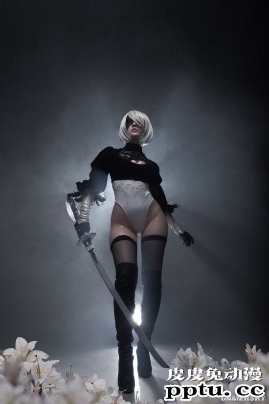 乌克兰妹子COS《尼尔》2B小姐姐 短裙后的绝赞身材