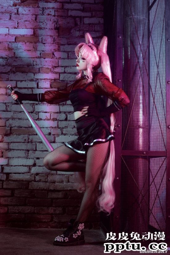 乌克兰妹子COS《尼尔》2B小姐姐 短裙后的绝赞身材