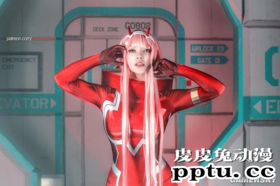 乌克兰妹子COS《尼尔》2B小姐姐 短裙后的绝赞身材