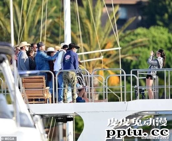 俘获“小李子”的23岁超模 颜值身材双满分的星二代