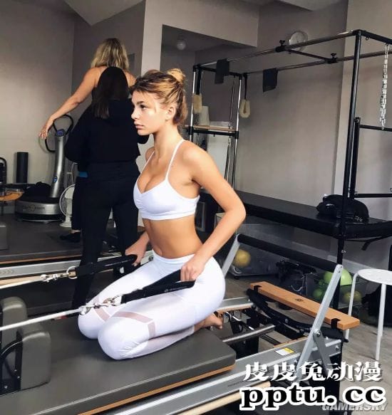 俘获“小李子”的23岁超模 颜值身材双满分的星二代