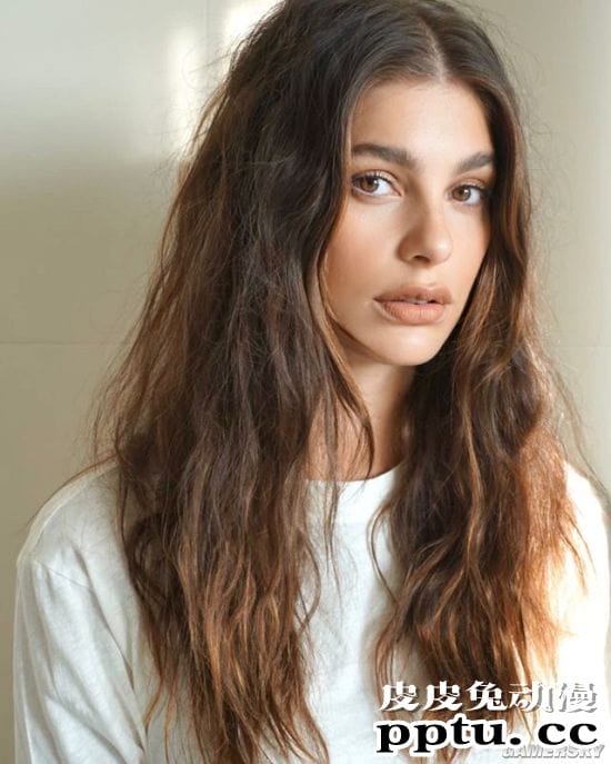 俘获“小李子”的23岁超模 颜值身材双满分的星二代