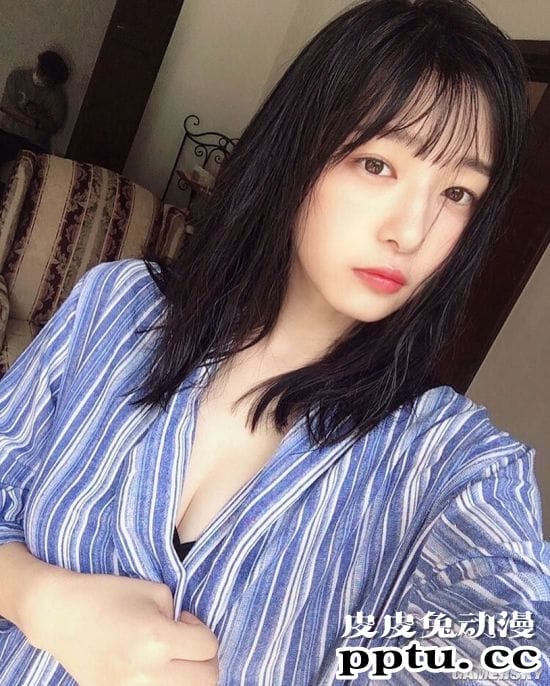 人妻类型的温柔少女 面容可爱身材成熟的樱花妹我妻ゆりか